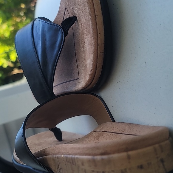 Vionic Women's Sandal  Sz 8 Wanda Leather Comfort Summer Casual Black & Tan - Picture 6 of 6